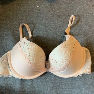 NWT VICTORIA’S SECRET 36B Demi push up bra